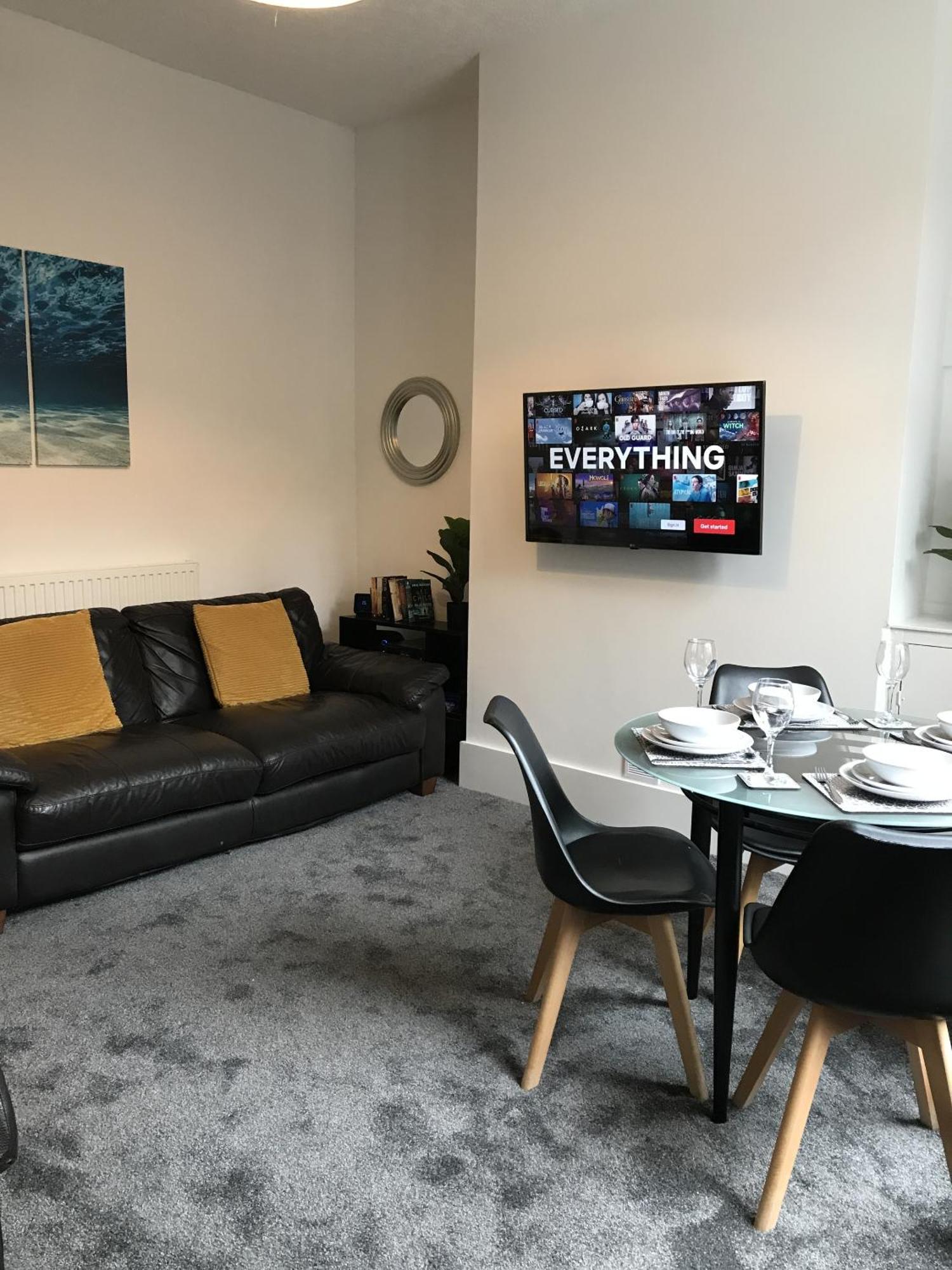 Bright Spacious 3-Bed With Office & Patio, Preston เพรสตัน ภายนอก รูปภาพ