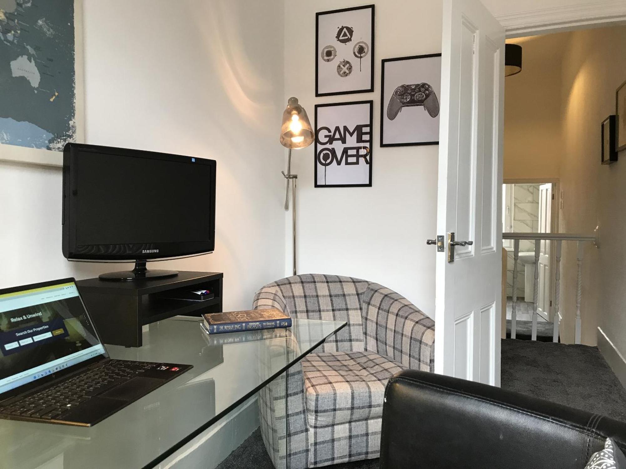 Bright Spacious 3-Bed With Office & Patio, Preston เพรสตัน ภายนอก รูปภาพ